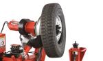 El cambiador de neumáticos de gran tamaño es ideal para talleres de alta productividad